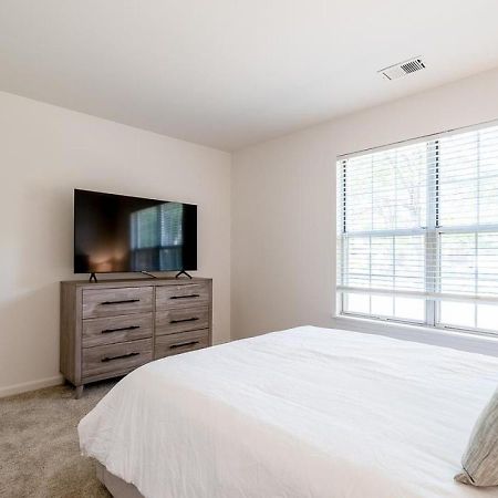 Buffalo Grove Landing Modern Apartment With Amazing Amenities מראה חיצוני תמונה