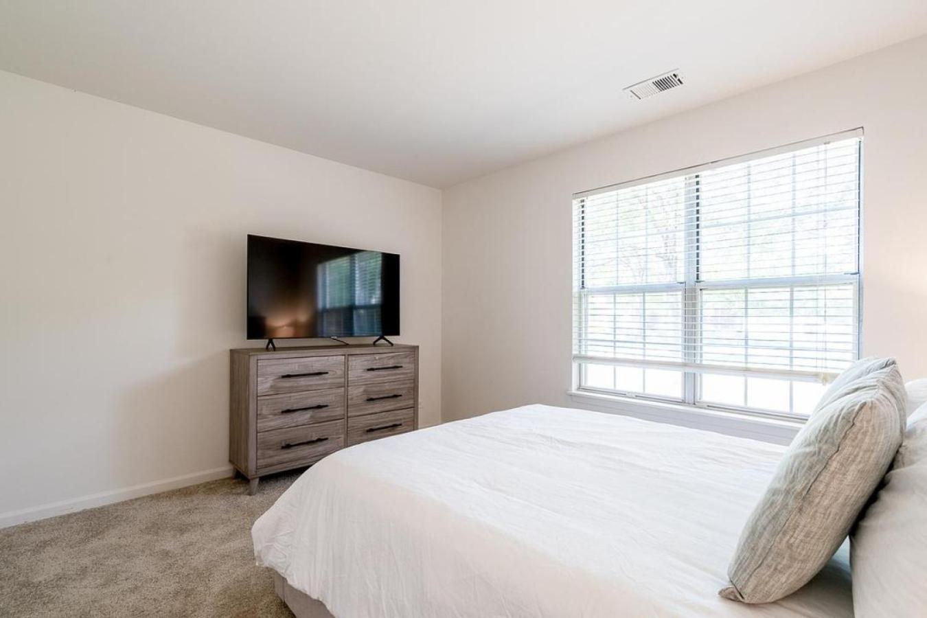 Buffalo Grove Landing Modern Apartment With Amazing Amenities מראה חיצוני תמונה