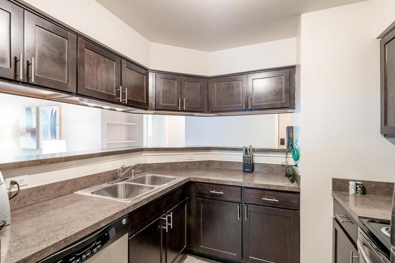 Buffalo Grove Landing Modern Apartment With Amazing Amenities מראה חיצוני תמונה